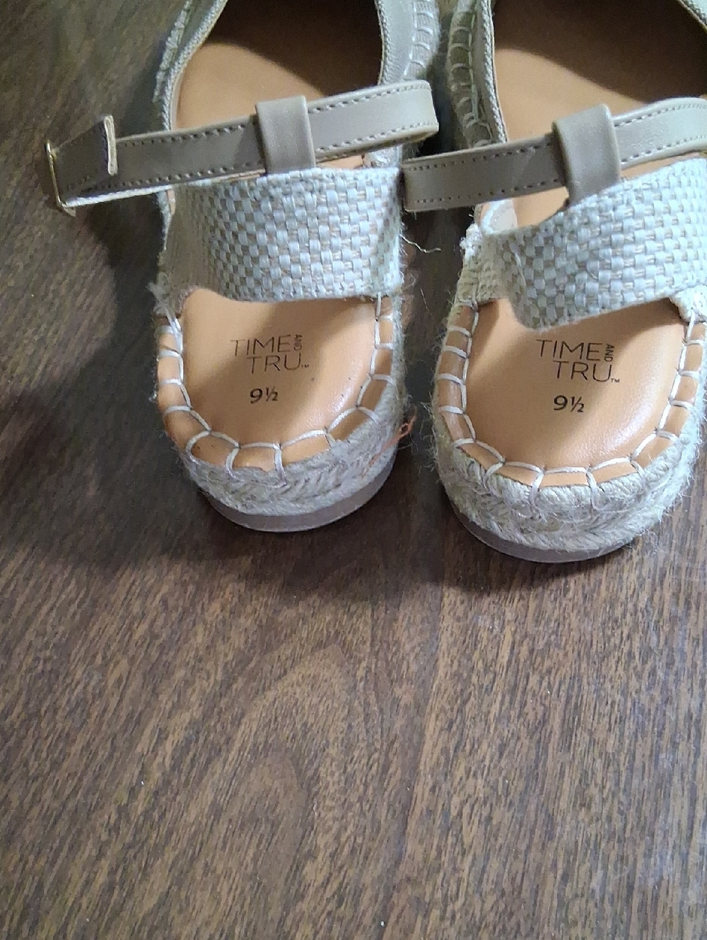 Womans Shoes - Picture 3 of 4